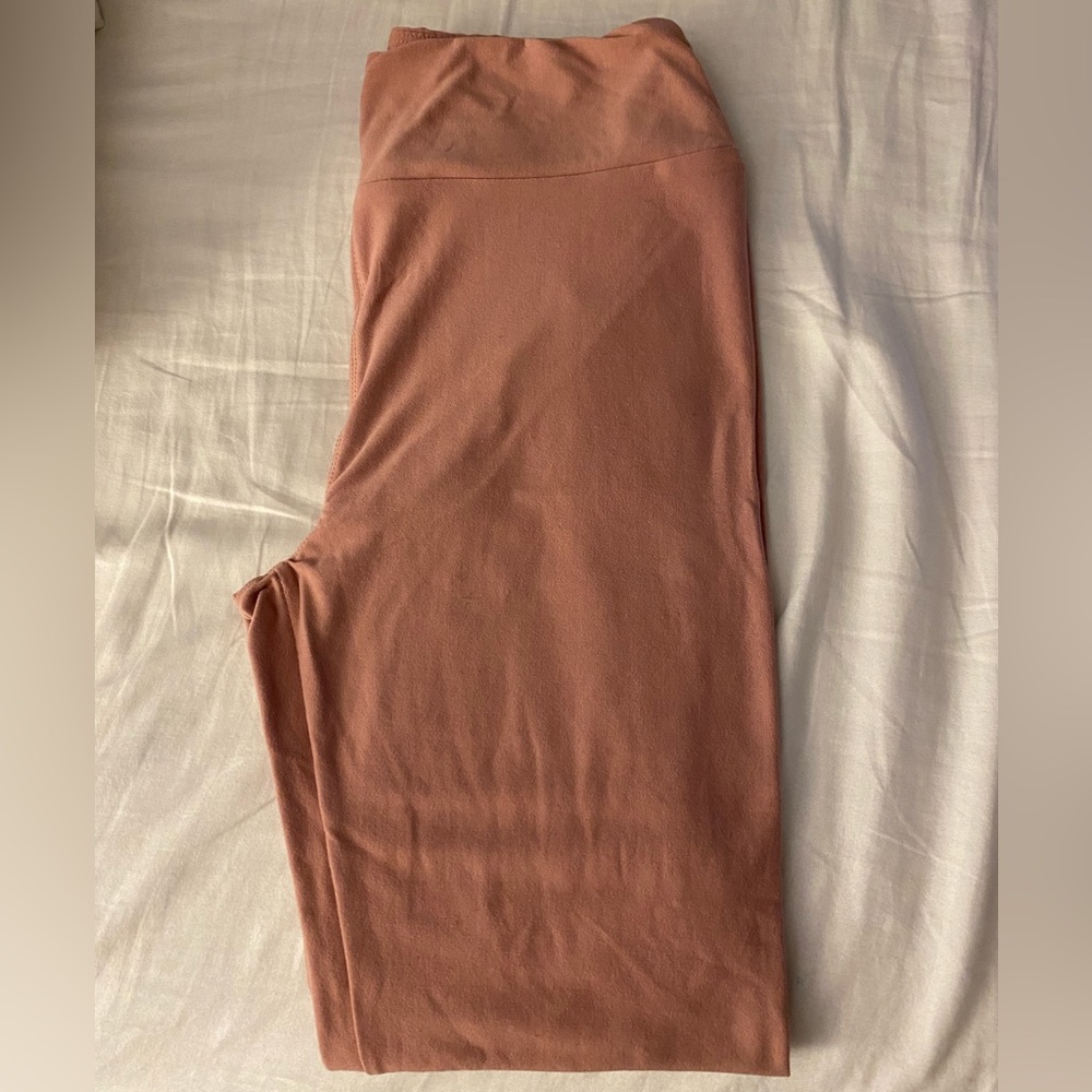 ⭐️HP⭐️LuLaRoe OS leggings